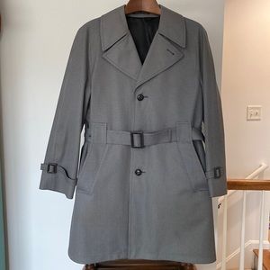 VTG John Weitz Coat. 40R. Raschel Warp Knit. Black/Gray